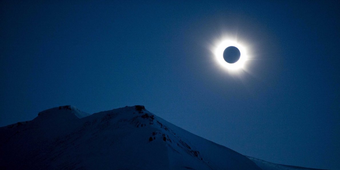 this-60-second-animation-reveals-who-will-see-tomorrows-rare-total-solar-eclipse